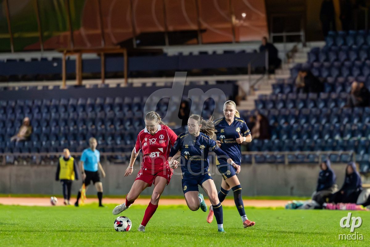 LUZERN, SWITZERLAND - OCTOBER 24: 17 Leyla Mcfarland of FC Rapperswil-Jona challenging with the ball during the AXA Women's Cup match between FC Luzern and FC Rapperswil-Jona at Hubelmatt on October 24, 2026 in Luzern, Switzerland.