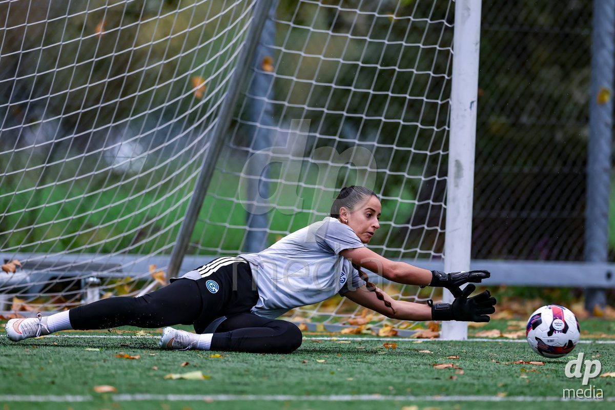 THUN, SWITZERLAND - OCTOBER 25: Jimena Vicario Casal from the GC Frauenfussball during the warm-up before the AXA Women's Cup match between FC Thun and GC Frauenfussball at Visana Stadion on October 25, 2026 in Thun, Switzerland.