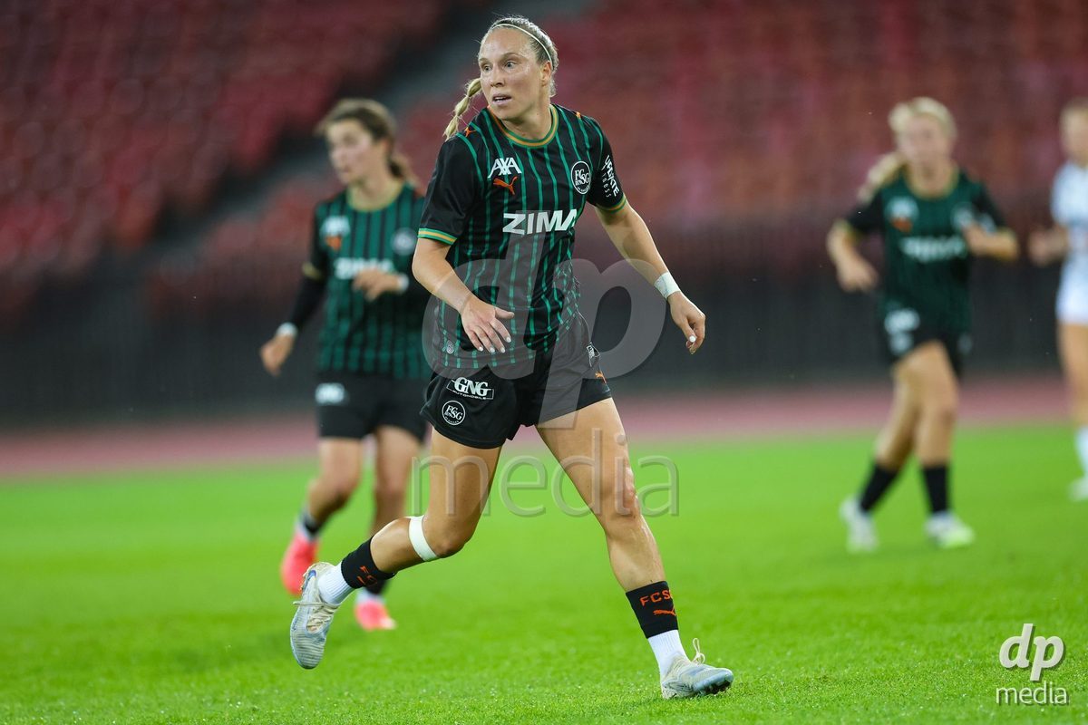 ZURICH, SWITZERLAND - OCTOBER 16: Tabea Griß (20, FC St.Gallen 1879) during the AXA Women's Super League match between FC Zurich and FC St. Gallen 1879 at Letzigrund on October 16, 2026 in Zurich, Switzerland.