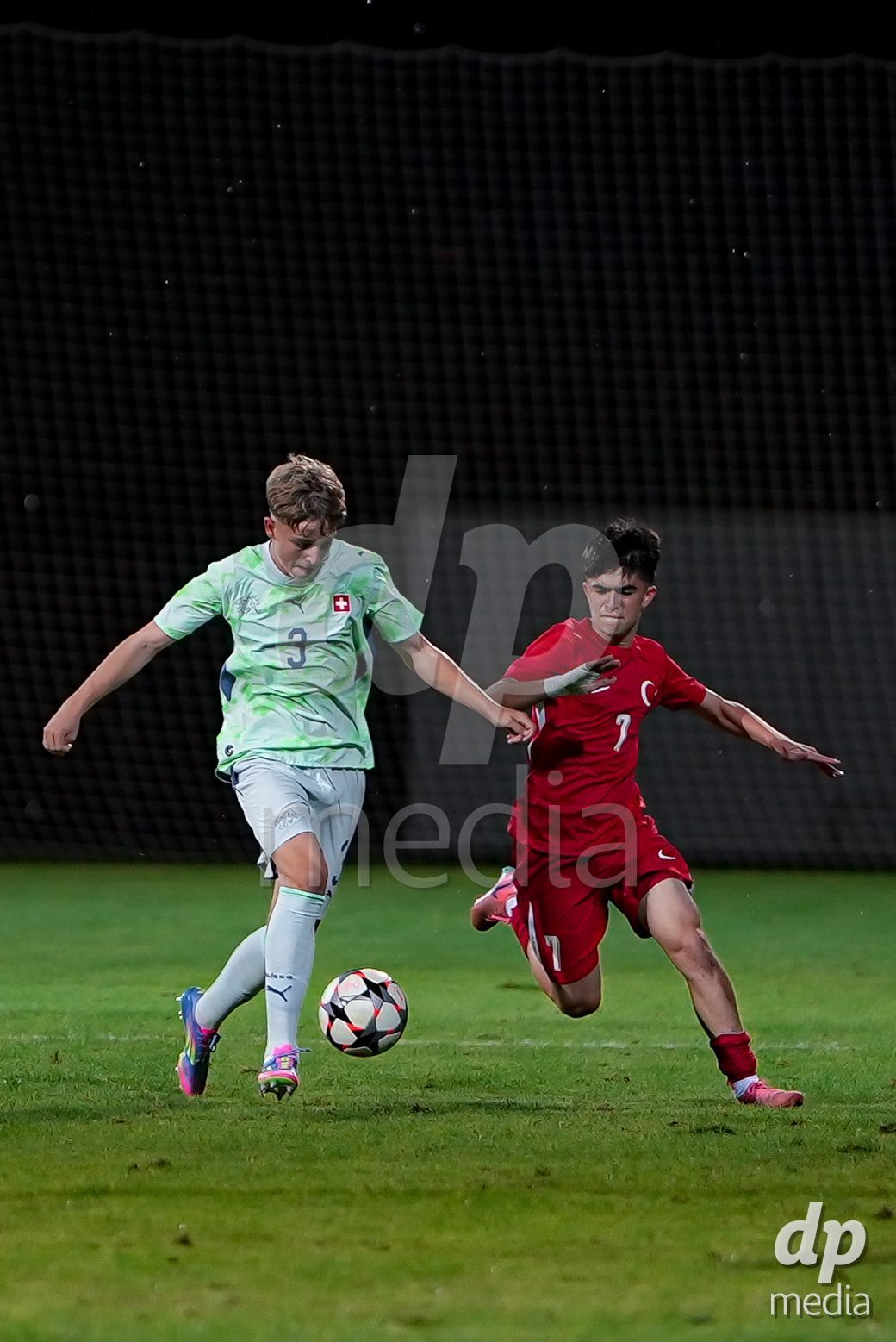 SIDE, TURKIYE - OCTOBER 28: Metzger Jaron of Switzerland battles for the ball during the International Friendly match between Switzerland and Turkiye at Emirhan Sport Complex on October 28, 2026 in Side, Turkiye.