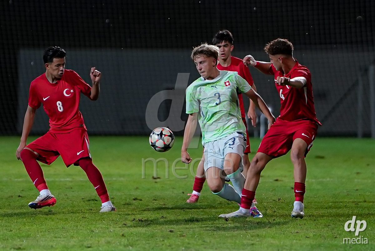 SIDE, TURKIYE - OCTOBER 28: Metzger Jaron of Switzerland battles for the ball during the International Friendly match between Switzerland and Turkiye at Emirhan Sport Complex on October 28, 2026 in Side, Turkiye.