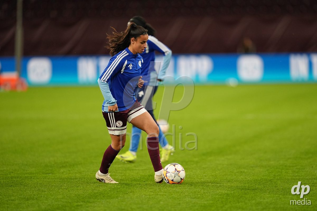 GENEVA, SWITZERLAND - OCTOBER 28: Paola Hernandez of Servette FC Chenois Feminin during warmup before the UEFA Women's Champions League match between Servette FC Chenois Feminin and OH Leuven at Stade de Geneve on October 28, 2026 in Geneva, Switzerland.