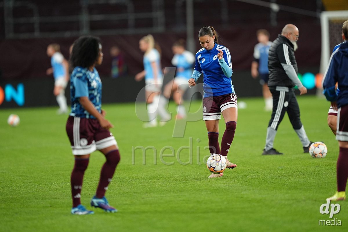 GENEVA, SWITZERLAND - OCTOBER 28: Lea Sergeant-Huet of Servette FC Chenois Feminin during warmup before the UEFA Women's Champions League match between Servette FC Chenois Feminin and OH Leuven at Stade de Geneve on October 28, 2026 in Geneva, Switzerland.