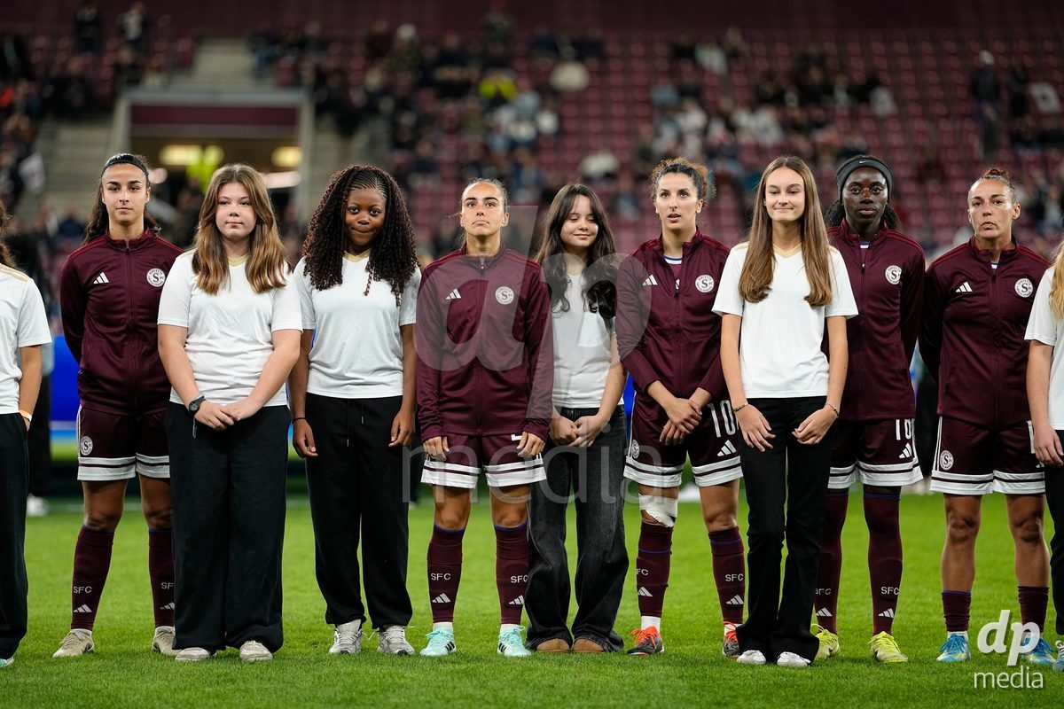 GENEVA, SWITZERLAND - OCTOBER 28: Paola Hernandez, Paula Serrano, Benedicte Simon, Ghoutia Karchouni and Joana Marchao of Servette FC Chenois Feminin before the UEFA Women's Champions League match between Servette FC Chenois Feminin and OH Leuven at Stade de Geneve on October 28, 2026 in Geneva, Switzerland.