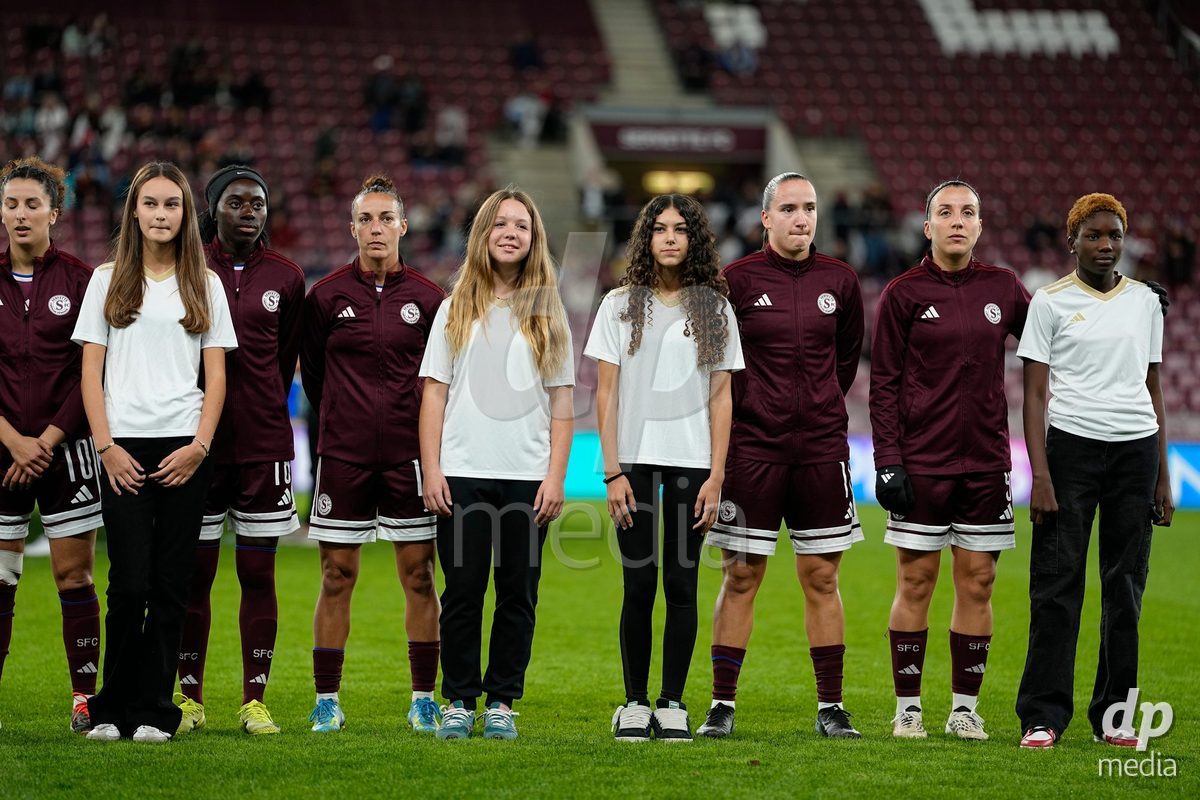 GENEVA, SWITZERLAND - OCTOBER 28: Gloria Marinelli, Magdalena Sobal, Paula Serrano, Ghoutia Karchouni and Benedicte Simon of Servette FC Chenois Feminin before the UEFA Women's Champions League match between Servette FC Chenois Feminin and OH Leuven at Stade de Geneve on October 28, 2026 in Geneva, Switzerland.