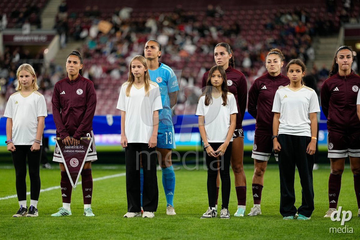 GENEVA, SWITZERLAND - OCTOBER 28: Paola Hernandez, Amina Muratovic, Elodie Nakkach, Daina Bourma and Goalkeeper Jacintha Weimar of Servette FC Chenois Feminin before the UEFA Women's Champions League match between Servette FC Chenois Feminin and OH Leuven at Stade de Geneve on October 28, 2026 in Geneva, Switzerland.