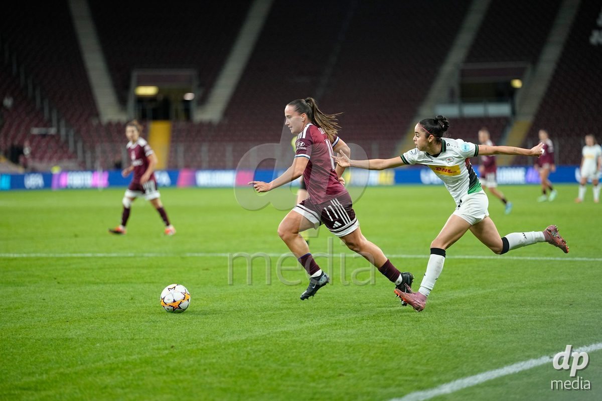 GENEVA, SWITZERLAND - OCTOBER 28: Virag Nagy of OH Leuven against Magdalena Sobal of Servette FC Chenois Feminin during the UEFA Women's Champions League match between Servette FC Chenois Feminin and OH Leuven at Stade de Geneve on October 28, 2026 in Geneva, Switzerland.