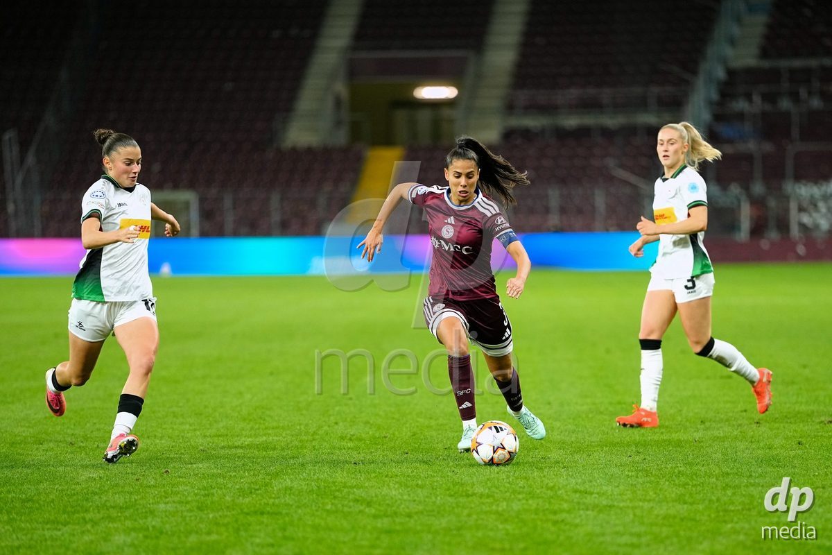GENEVA, SWITZERLAND - OCTOBER 28: Daina Bourma of Servette FC Chenois Feminin against Ioanna Papatheodorou of OH Leuven during the UEFA Women's Champions League match between Servette FC Chenois Feminin and OH Leuven at Stade de Geneve on October 28, 2026 in Geneva, Switzerland.