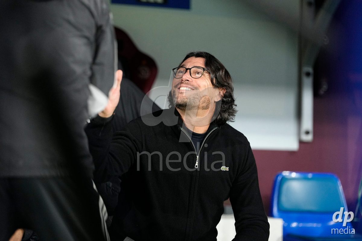 GENEVA, SWITZERLAND - OCTOBER 28: Head Coach Cristian Toro of Servette FC Chenois Feminin before the UEFA Women's Champions League match between Servette FC Chenois Feminin and OH Leuven at Stade de Geneve on October 28, 2026 in Geneva, Switzerland.