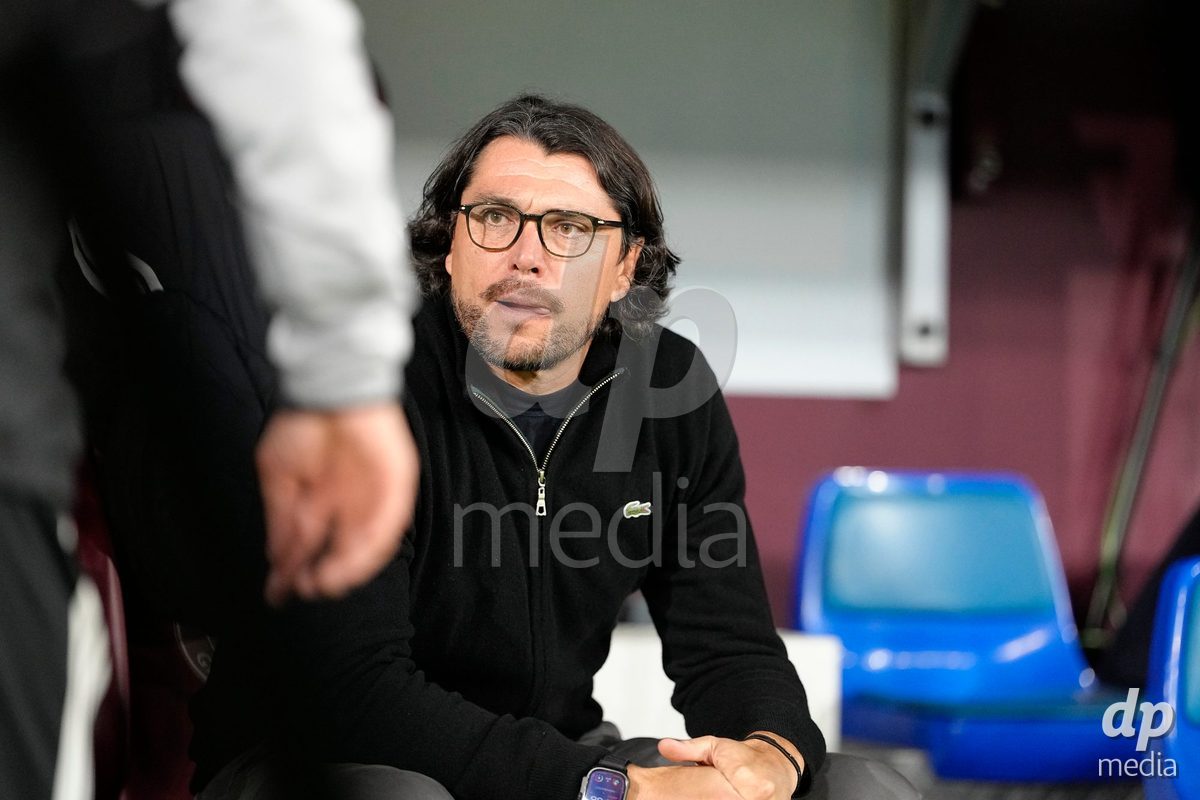 GENEVA, SWITZERLAND - OCTOBER 28: Head Coach Cristian Toro of Servette FC Chenois Feminin before the UEFA Women's Champions League match between Servette FC Chenois Feminin and OH Leuven at Stade de Geneve on October 28, 2026 in Geneva, Switzerland.