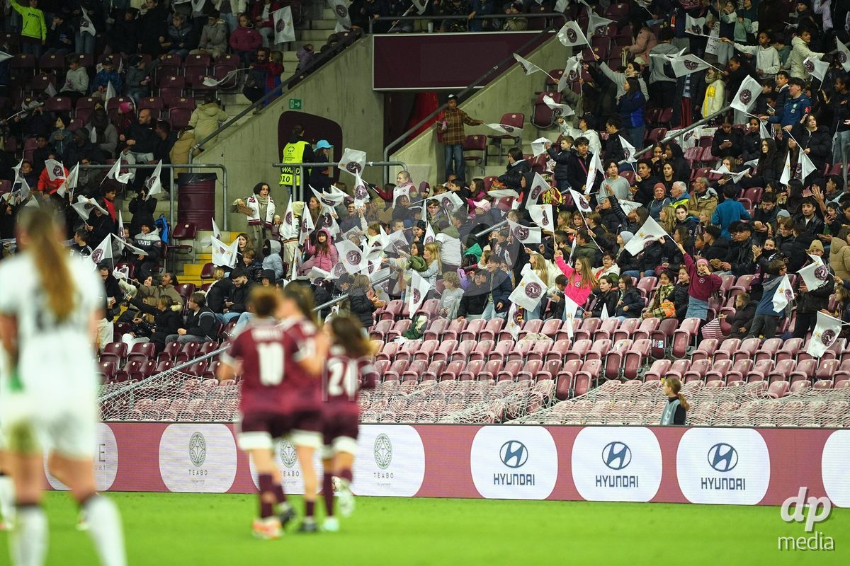 GENEVA, SWITZERLAND - OCTOBER 28: Fans celebrating the goal of Paola Hernandez of Servette FC Chenois Feminin during the UEFA Women's Champions League match between Servette FC Chenois Feminin and OH Leuven at Stade de Geneve on October 28, 2026 in Geneva, Switzerland.