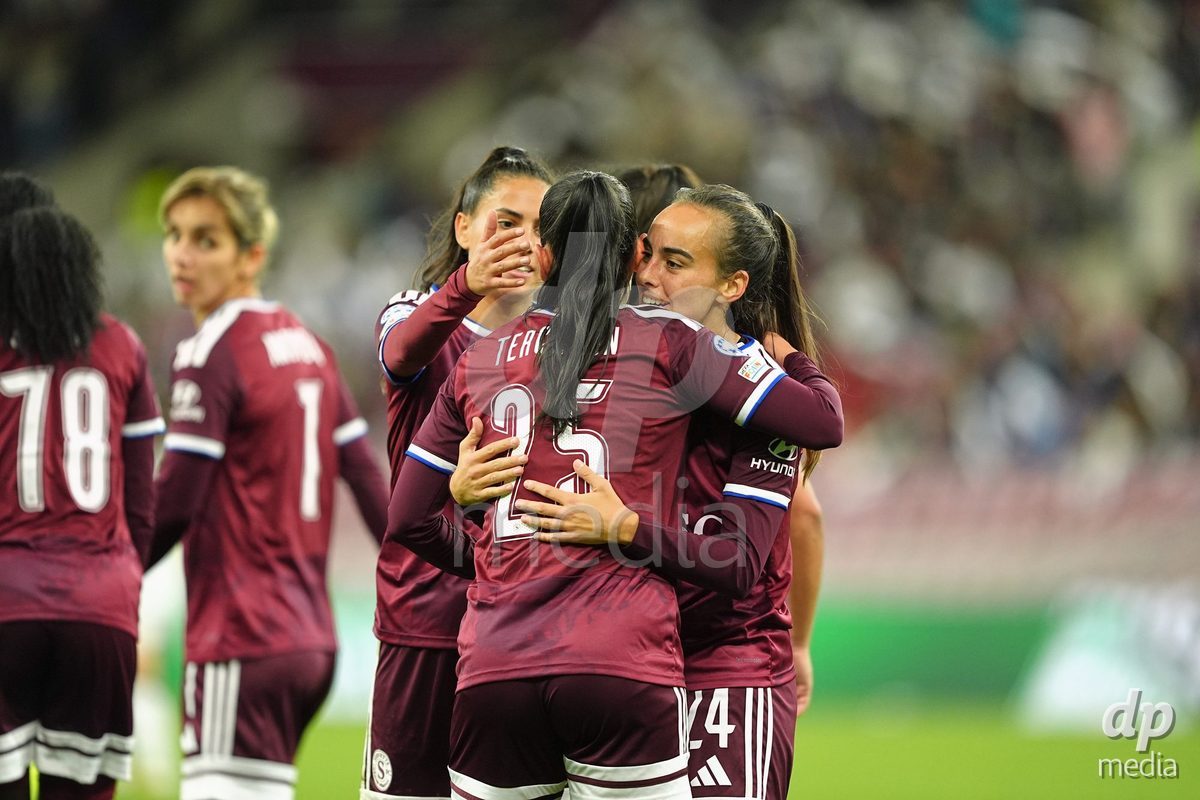 GENEVA, SWITZERLAND - OCTOBER 28: Joana Marchao of Servette FC Chenois Feminin celebrates her goal with the team during the UEFA Women's Champions League match between Servette FC Chenois Feminin and OH Leuven at Stade de Geneve on October 28, 2026 in Geneva, Switzerland.