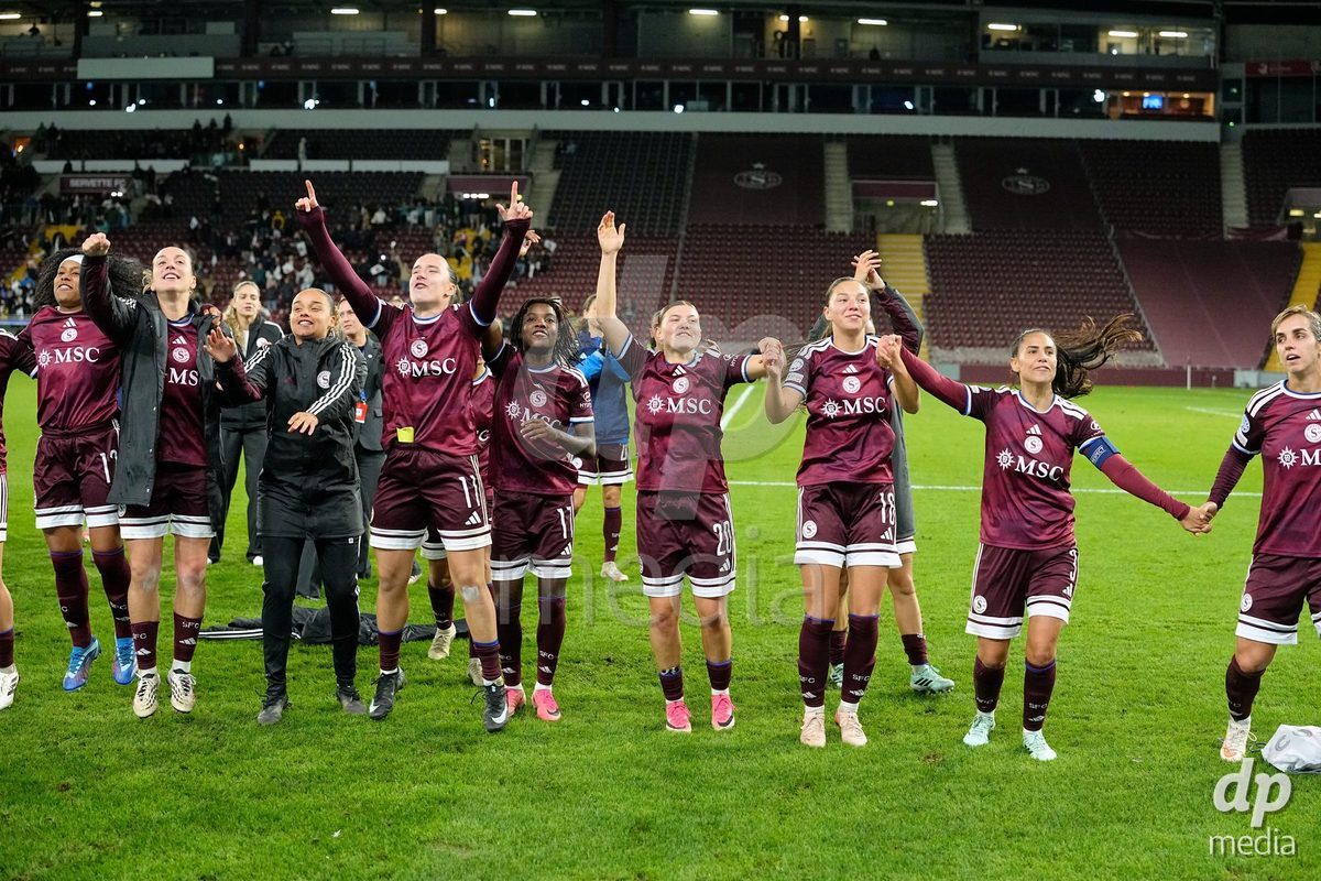 GENEVA, SWITZERLAND - OCTOBER 28: Natasha Andonova, Lea Sergeant-Huet, Daina Bourma, Magdalena Sobal, Gloria Marinelli, Chiara Wallin, Goalkeeper Manon Le Page, Garance Nein and Mickaella Cardia of Servette FC Chenois Feminin after the UEFA Women's Champions League match between Servette FC Chenois Feminin and OH Leuven at Stade de Geneve on October 28, 2026 in Geneva, Switzerland.
