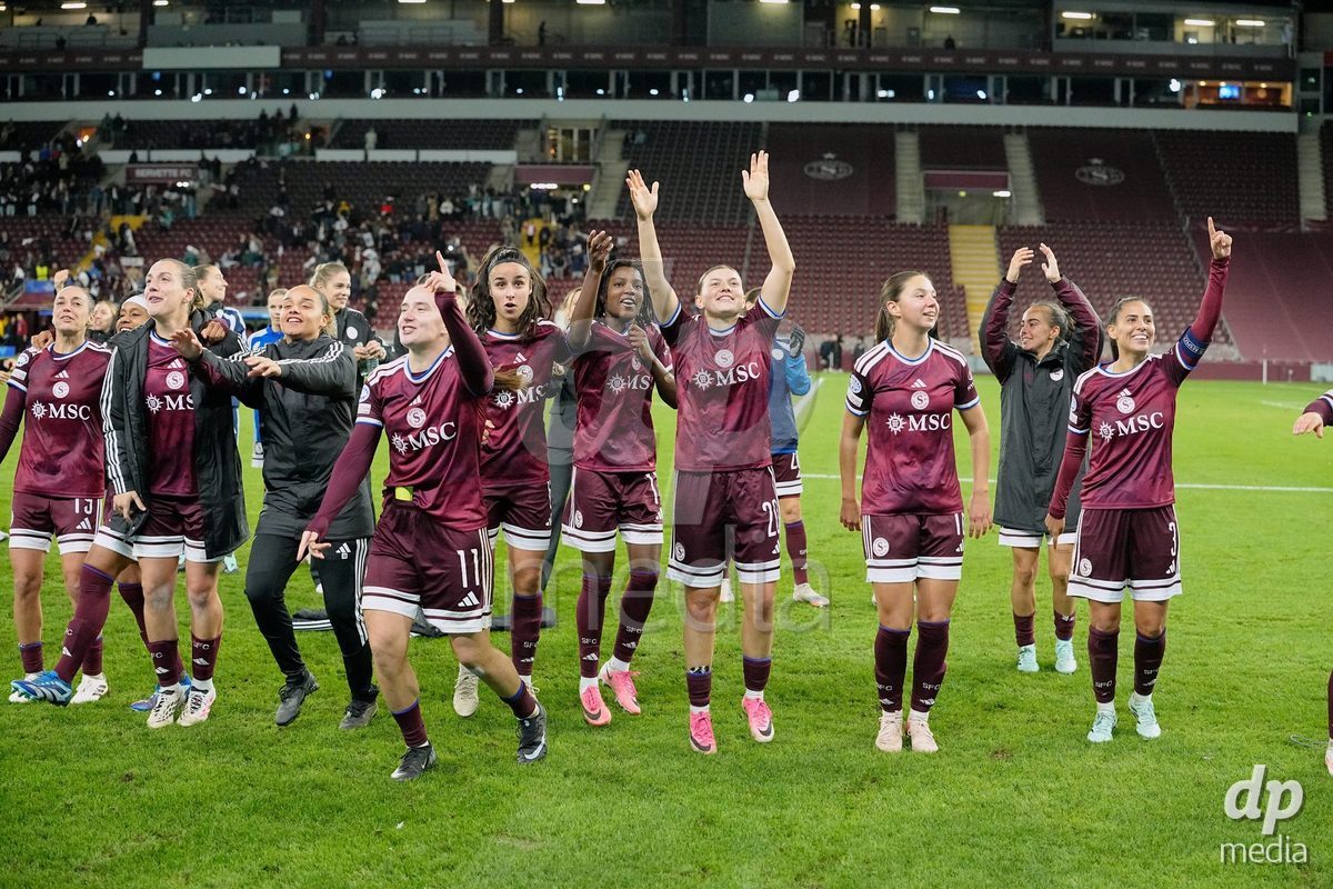 GENEVA, SWITZERLAND - OCTOBER 28: Magdalena Sobal, Lea Sergeant-Huet, Paola Hernandez, Gloria Marinelli, Garance Nein, Chiara Wallin, Daina Bourma, Goalkeeper Manon Le Page, Paula Serrano, Joana Marchao, Mickaella Cardia and Laia Balleste of Servette FC Chenois Feminin after the UEFA Women's Champions League match between Servette FC Chenois Feminin and OH Leuven at Stade de Geneve on October 28, 2026 in Geneva, Switzerland.