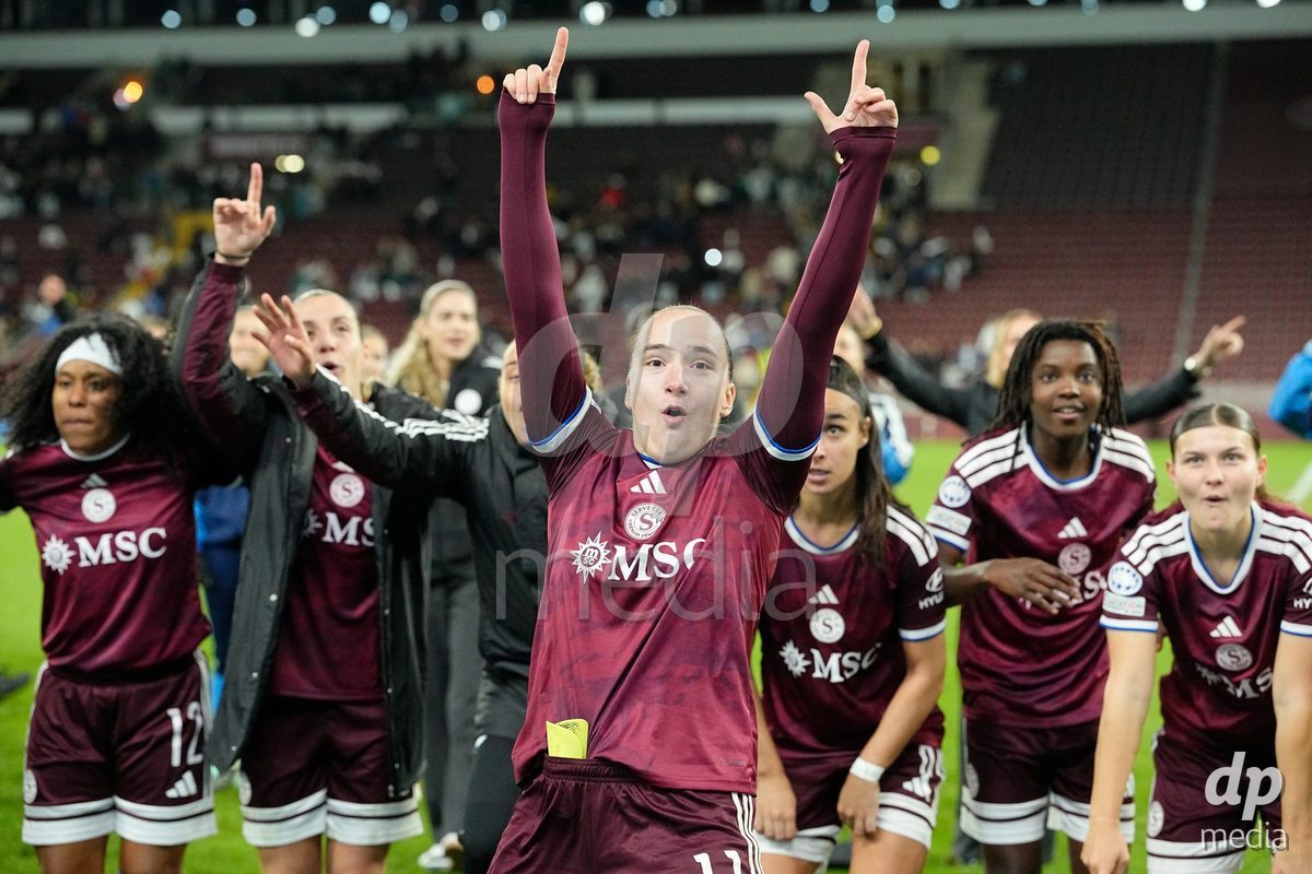 GENEVA, SWITZERLAND - OCTOBER 28: Magdalena Sobal, Chiara Wallin, Garance Nein, Paola Hernandez, Gloria Marinelli and Mickaella Cardia of Servette FC Chenois Feminin celebrating after the UEFA Women's Champions League match between Servette FC Chenois Feminin and OH Leuven at Stade de Geneve on October 28, 2026 in Geneva, Switzerland.
