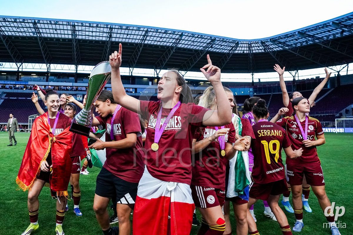 GENEVA, SWITZERLAND - MAY 29: Celebration of team Servette after winning the Final of the AXA Women's Super League match between Servette FC Chenois Feminin and BSC YB Frauen at Stade de Geneve on May 29, 2026 in Geneva, Switzerland.
