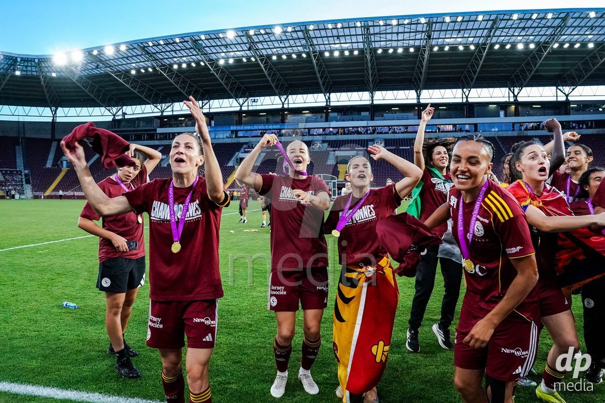 GENEVA, SWITZERLAND - MAY 29: Celebration of team Servette after winning the Final of the AXA Women's Super League match between Servette FC Chenois Feminin and BSC YB Frauen at Stade de Geneve on May 29, 2026 in Geneva, Switzerland.