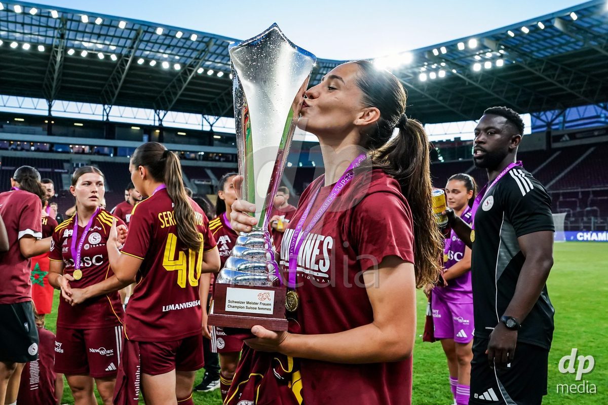 GENEVA, SWITZERLAND - MAY 29: Celebration of team Servette after winning the Final of the AXA Women's Super League match between Servette FC Chenois Feminin and BSC YB Frauen at Stade de Geneve on May 29, 2026 in Geneva, Switzerland.
