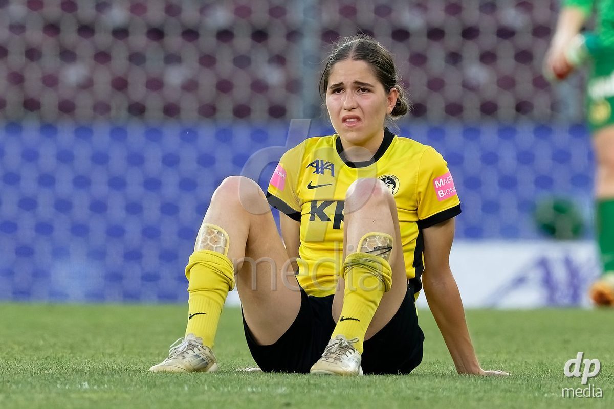 Geneva, Switzerland - May 29 : Giulia Schlup of BSC YB Frauen looks dejected after losing the final  during the AWSL Final Second Leg match between Servette FC Chenois Feminin  and BSC YB Frauen  at Stade de Geneve on May 29 , 2026 in Geneva, Switzerland.