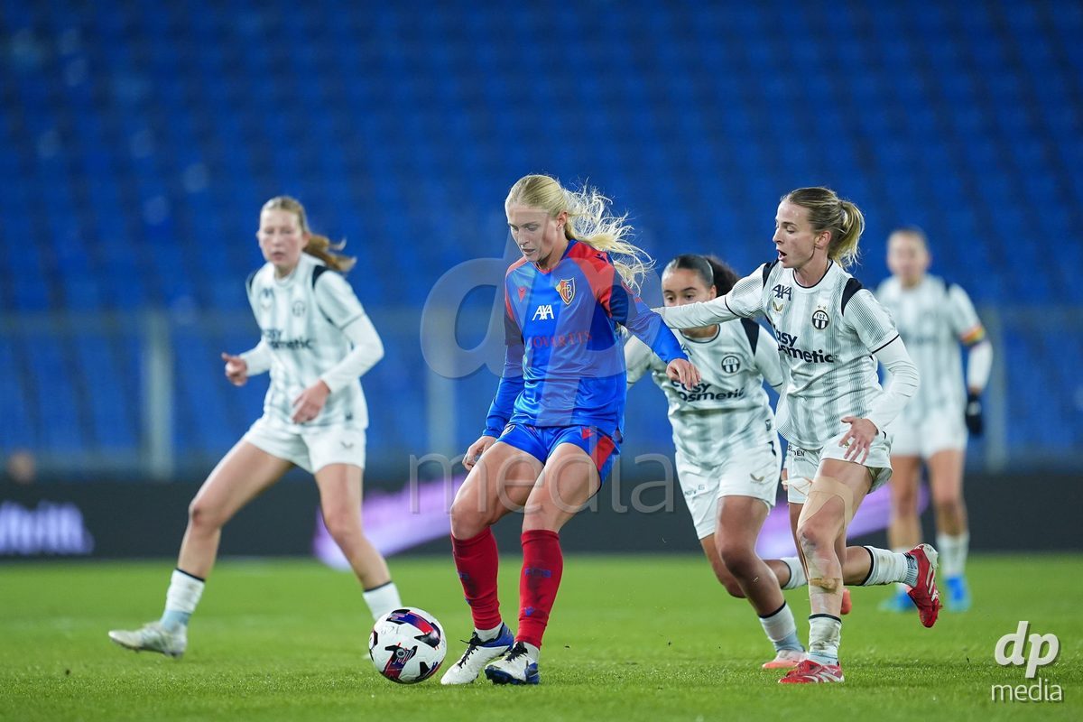 BASEL, SWITZERLAND - OCTOBER 30: Jacqueline Anne Hand of FC Basel 1893 (L) and Kim Dubs of FC Zurich (R) battle for the ball (duel) during the AXA Women's Super League match between FC Basel 1893 and FC Zurich at St. Jakob-Park on October 30, 2026 in Basel, Switzerland.