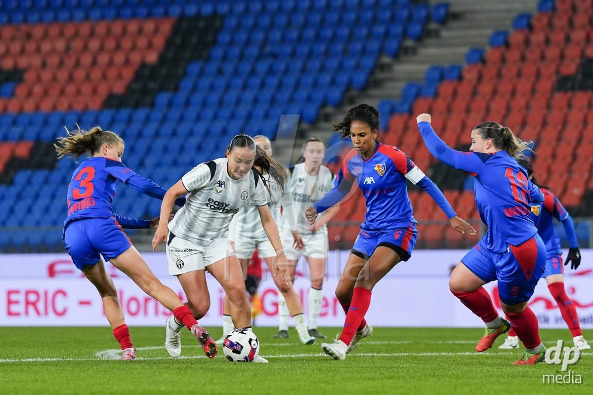 BASEL, SWITZERLAND - OCTOBER 30: Battle for the ball during the AXA Women's Super League match between FC Basel 1893 and FC Zurich at St. Jakob-Park on October 30, 2026 in Basel, Switzerland.