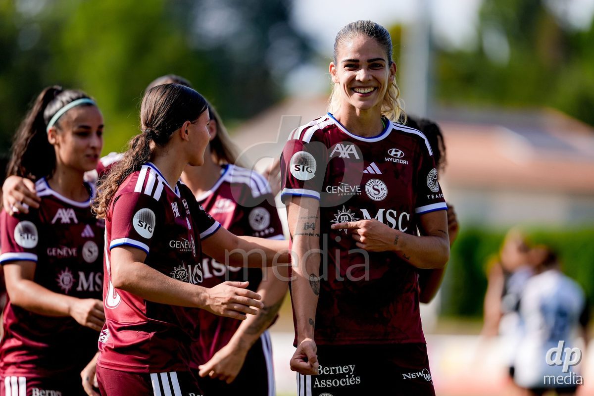 Switzerland: AXA Womens Super League 2026/27, Servette FC Chenois Feminin vs FC Aarau Frauen - Stade des Trois-Chene, Chene-Bourg: Stefanie Da Eira (Stéfanie Da Eira) celebrating with team after scoring teams third goal