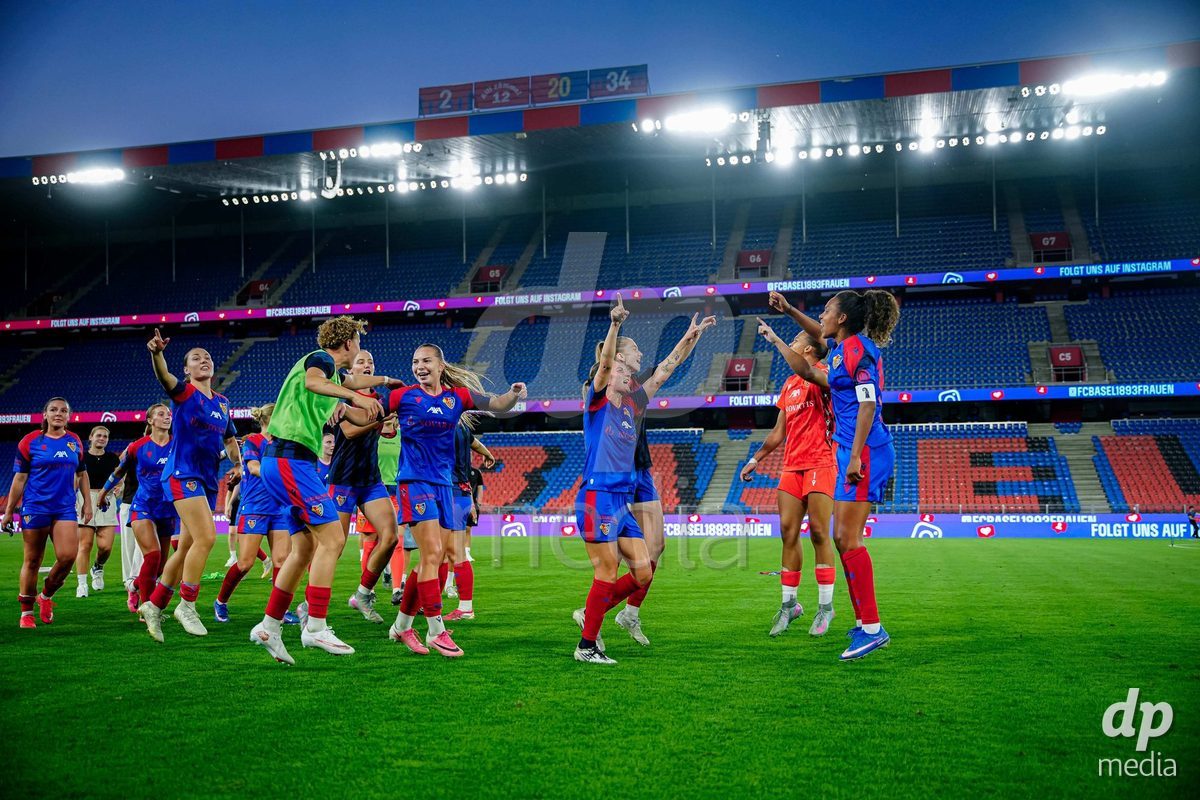 Switzerland: AXA Womens Super League 2026/27, FC Basel 1893 vs BSC YB Frauen - St. Jakob-Park, Basel: Players of FC Basel 1893 celebrating after winning the match