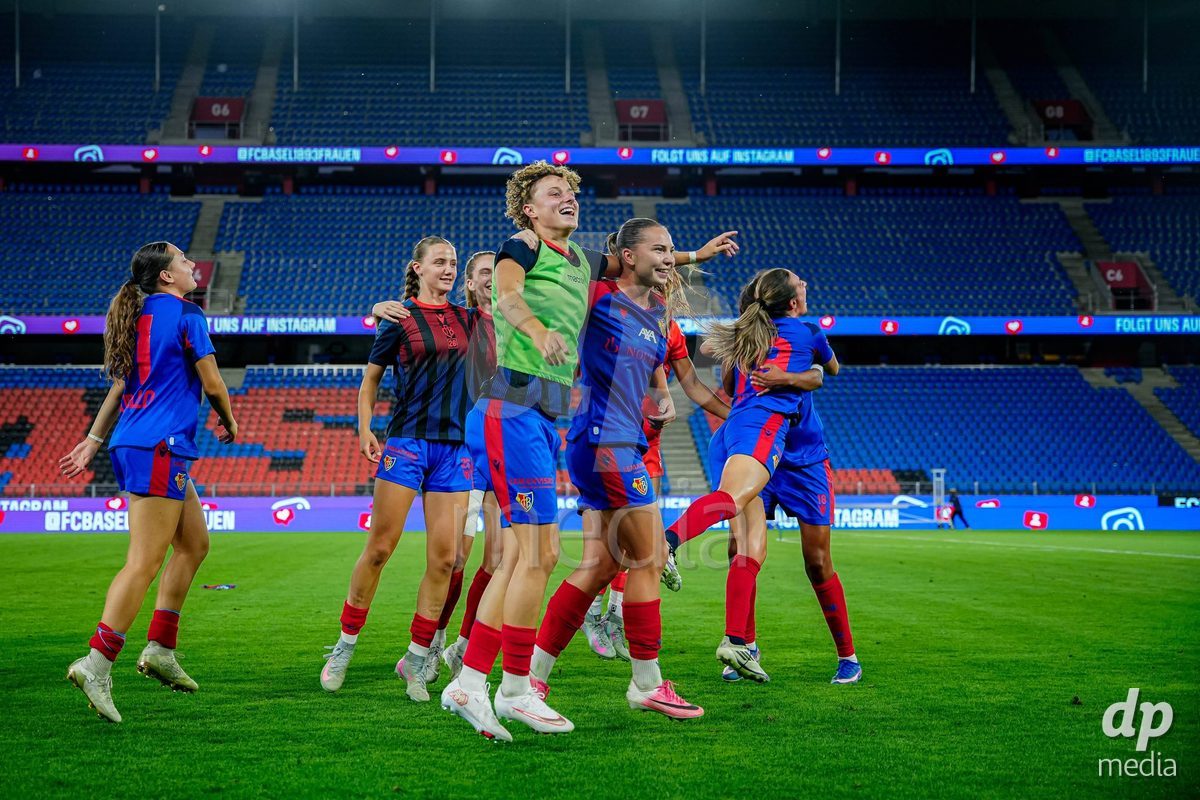 Switzerland: AXA Womens Super League 2026/27, FC Basel 1893 vs BSC YB Frauen - St. Jakob-Park, Basel: Players of FC Basel 1893 celebrating after winning the match
