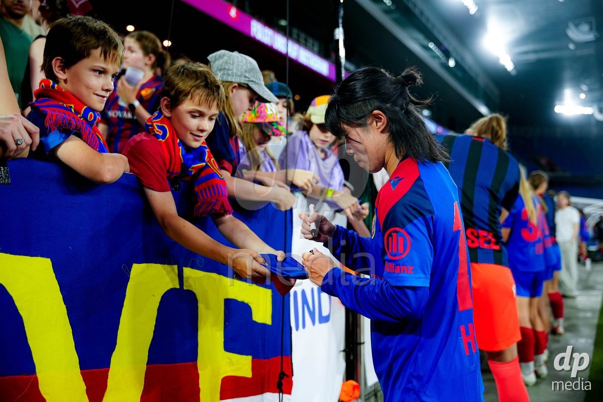 Switzerland: AXA Womens Super League 2026/27, FC Basel 1893 vs BSC YB Frauen - St. Jakob-Park, Basel: Mai Hirata (14 FC Basel 1893) with fans after winning the match