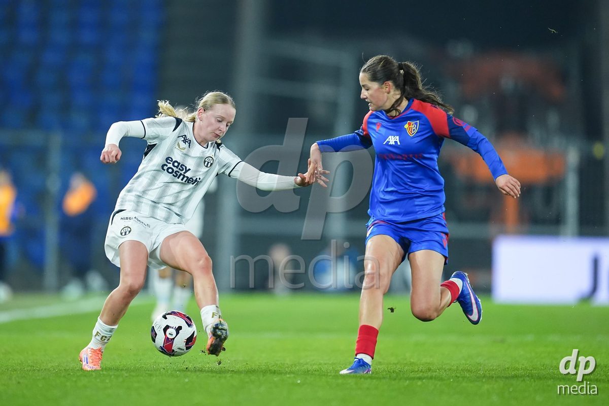 BASEL, SWITZERLAND - OCTOBER 30: Battle for the ball during the AXA Women's Super League match between FC Basel 1893 and FC Zurich at St. Jakob-Park on October 30, 2026 in Basel, Switzerland.  (Photo by Daniela Porcelli/DP Media)