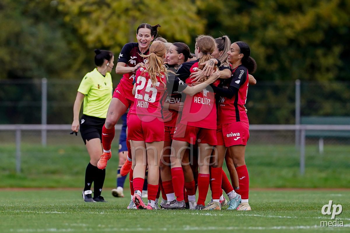 LUZERN, SWITZERLAND - OCTOBER 31: Vanesa Hoti of FC Aarau Frauen celebrating with team after scoring teams first goal during the AXA Women's Super League match between FC Luzern and FC Aarau Frauen at Hubelmatt on October 31, 2026 in Luzern, Switzerland.