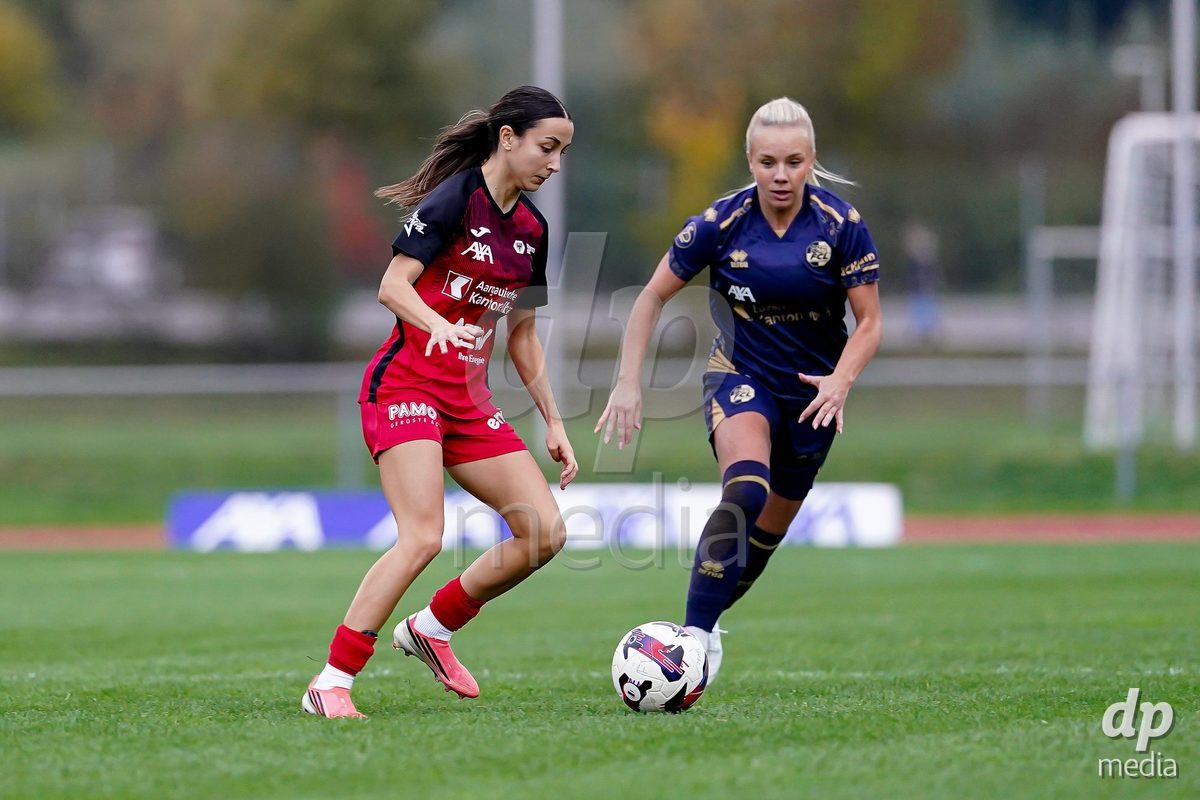 LUZERN, SWITZERLAND - OCTOBER 31: Aida Ragusa of FC Aarau Frauen controls the ball during the AXA Women's Super League match between FC Luzern and FC Aarau Frauen at Hubelmatt on October 31, 2026 in Luzern, Switzerland.