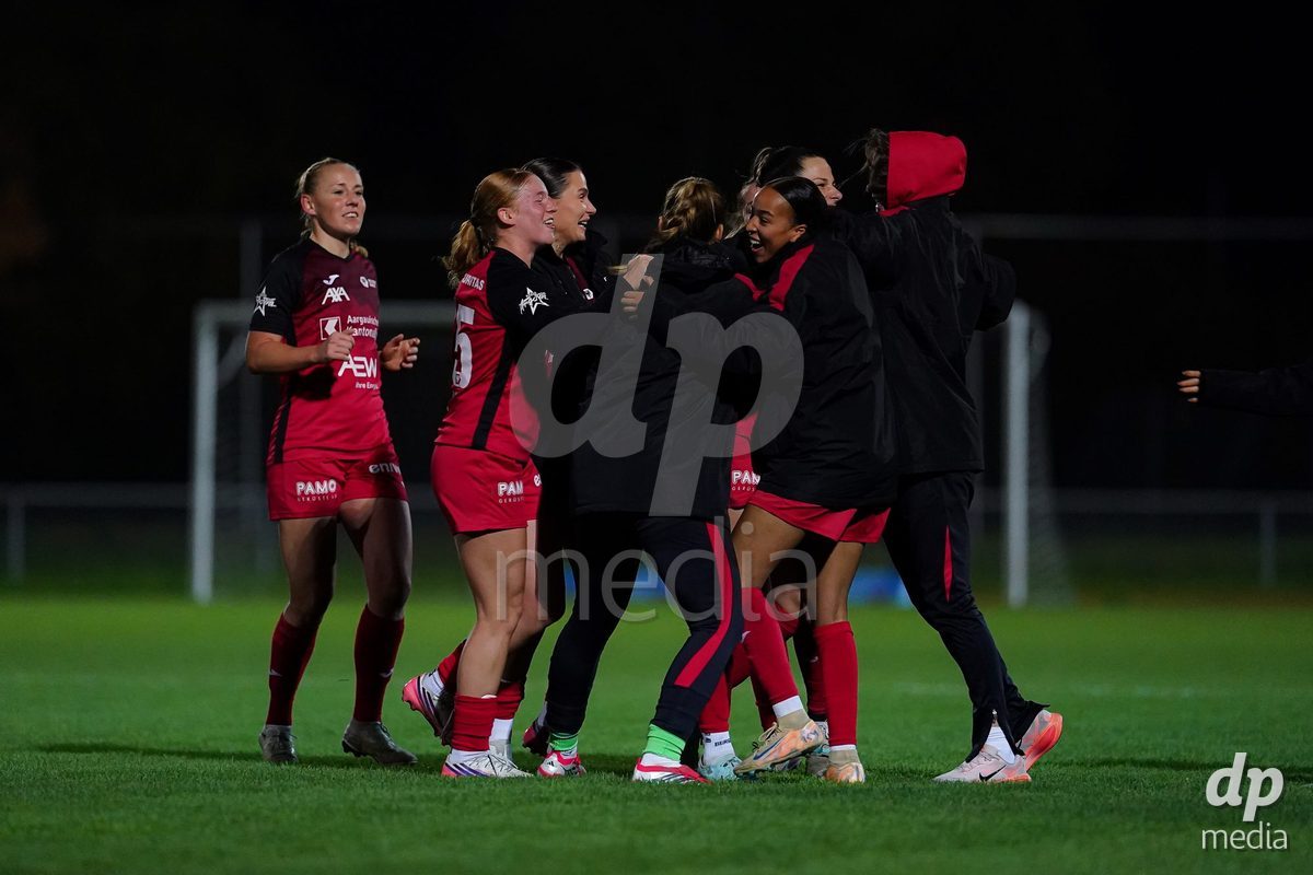 LUZERN, SWITZERLAND - OCTOBER 31: Celia Hofer of FC Aarau Frauen celebrating with team after scoring teams second goal during the AXA Women's Super League match between FC Luzern and FC Aarau Frauen at Hubelmatt on October 31, 2026 in Luzern, Switzerland.