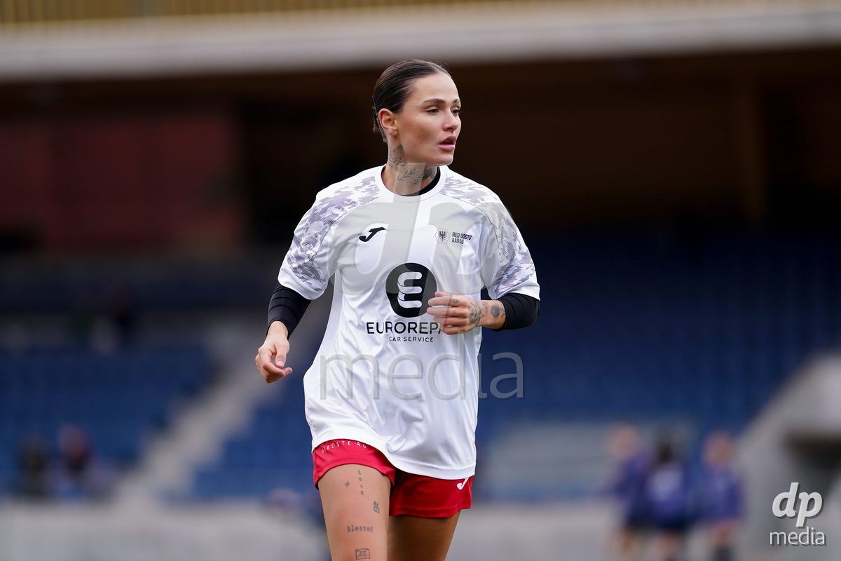 LUZERN, SWITZERLAND - OCTOBER 31: Vanesa Hoti of FC Aarau Frauen warming up during the AXA Women's Super League match between FC Luzern and FC Aarau Frauen at Hubelmatt on October 31, 2026 in Luzern, Switzerland.