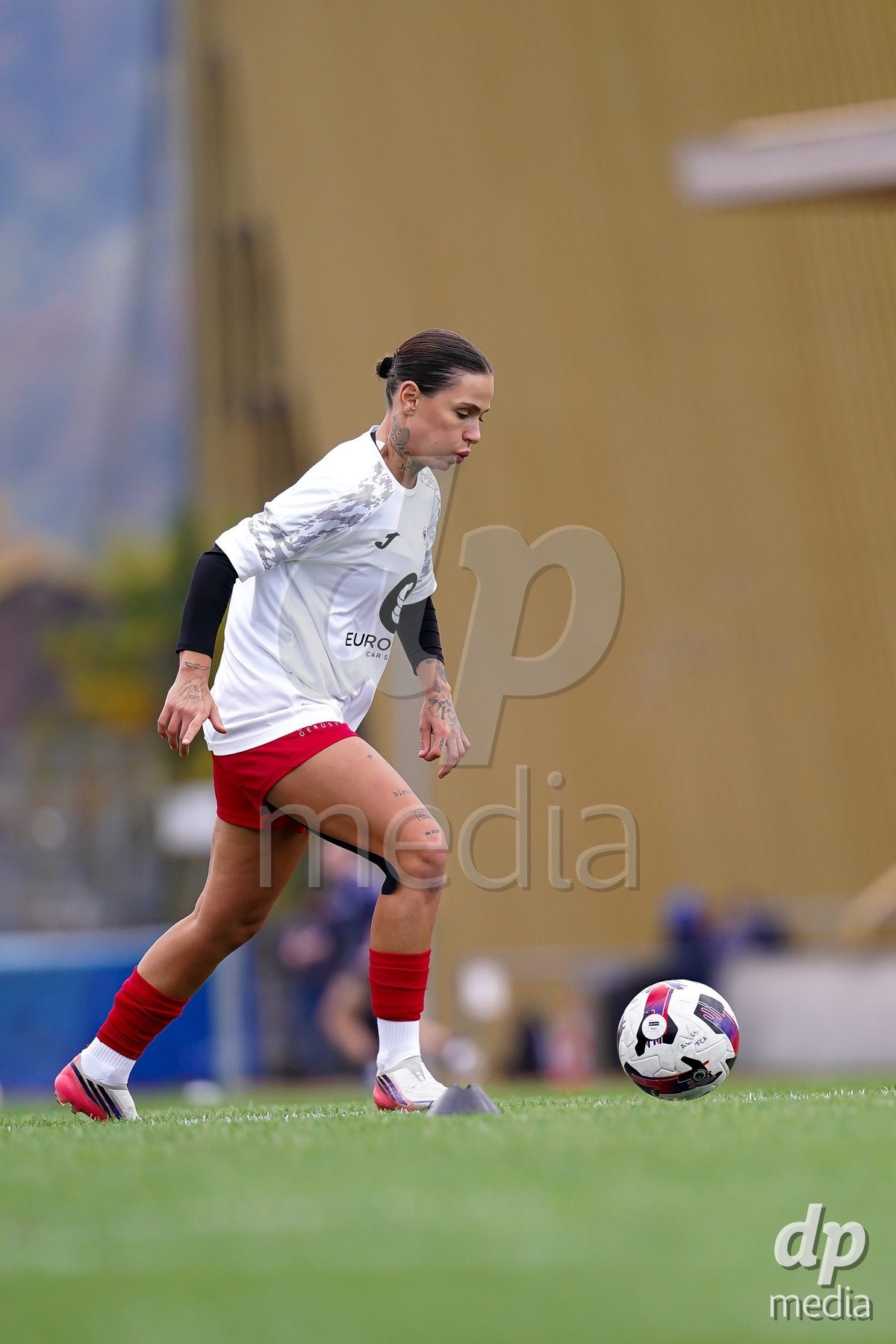 LUZERN, SWITZERLAND - OCTOBER 31: Vanesa Hoti of FC Aarau Frauen warming up during the AXA Women's Super League match between FC Luzern and FC Aarau Frauen at Hubelmatt on October 31, 2026 in Luzern, Switzerland.