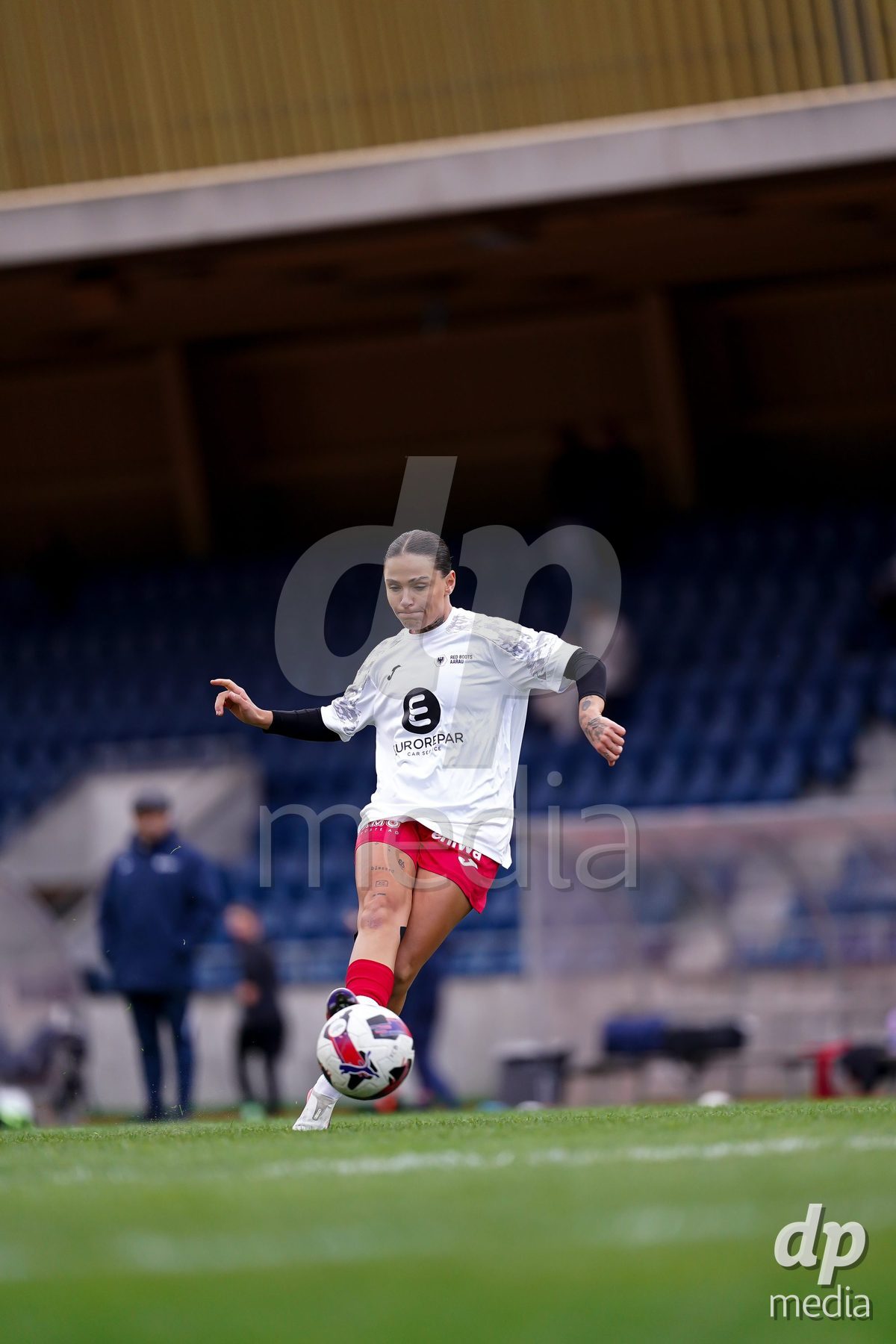 LUZERN, SWITZERLAND - OCTOBER 31: Vanesa Hoti of FC Aarau Frauen warming up during the AXA Women's Super League match between FC Luzern and FC Aarau Frauen at Hubelmatt on October 31, 2026 in Luzern, Switzerland.