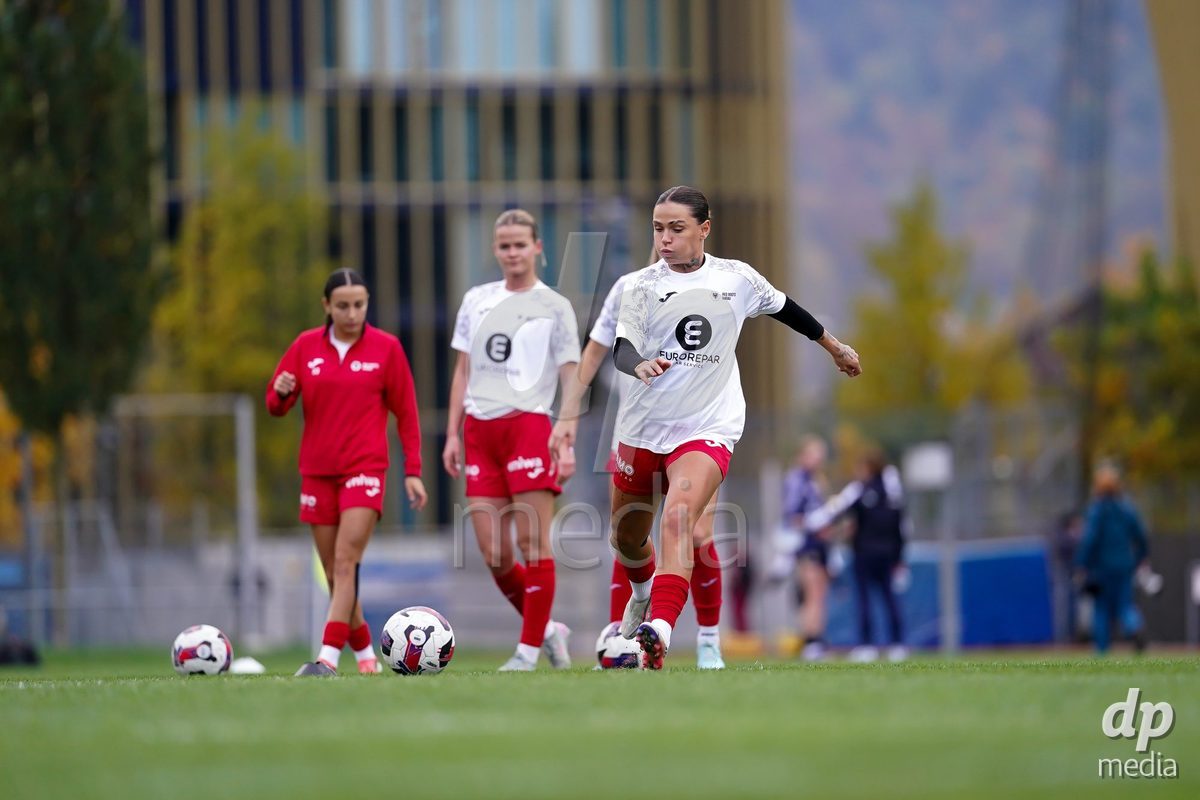 LUZERN, SWITZERLAND - OCTOBER 31: Vanesa Hoti of FC Aarau Frauen warming up during the AXA Women's Super League match between FC Luzern and FC Aarau Frauen at Hubelmatt on October 31, 2026 in Luzern, Switzerland.