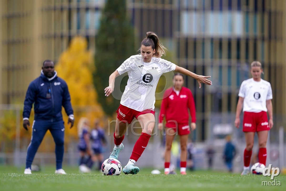 LUZERN, SWITZERLAND - OCTOBER 31: Celia Hofer of FC Aarau Frauen warming up during the AXA Women's Super League match between FC Luzern and FC Aarau Frauen at Hubelmatt on October 31, 2026 in Luzern, Switzerland.