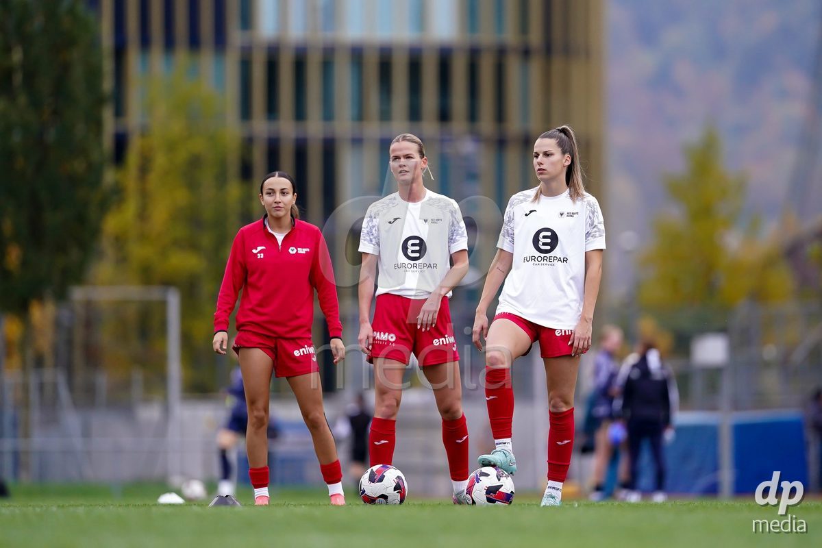 LUZERN, SWITZERLAND - OCTOBER 31: Celia Hofer of FC Aarau Frauen warming up during the AXA Women's Super League match between FC Luzern and FC Aarau Frauen at Hubelmatt on October 31, 2026 in Luzern, Switzerland.