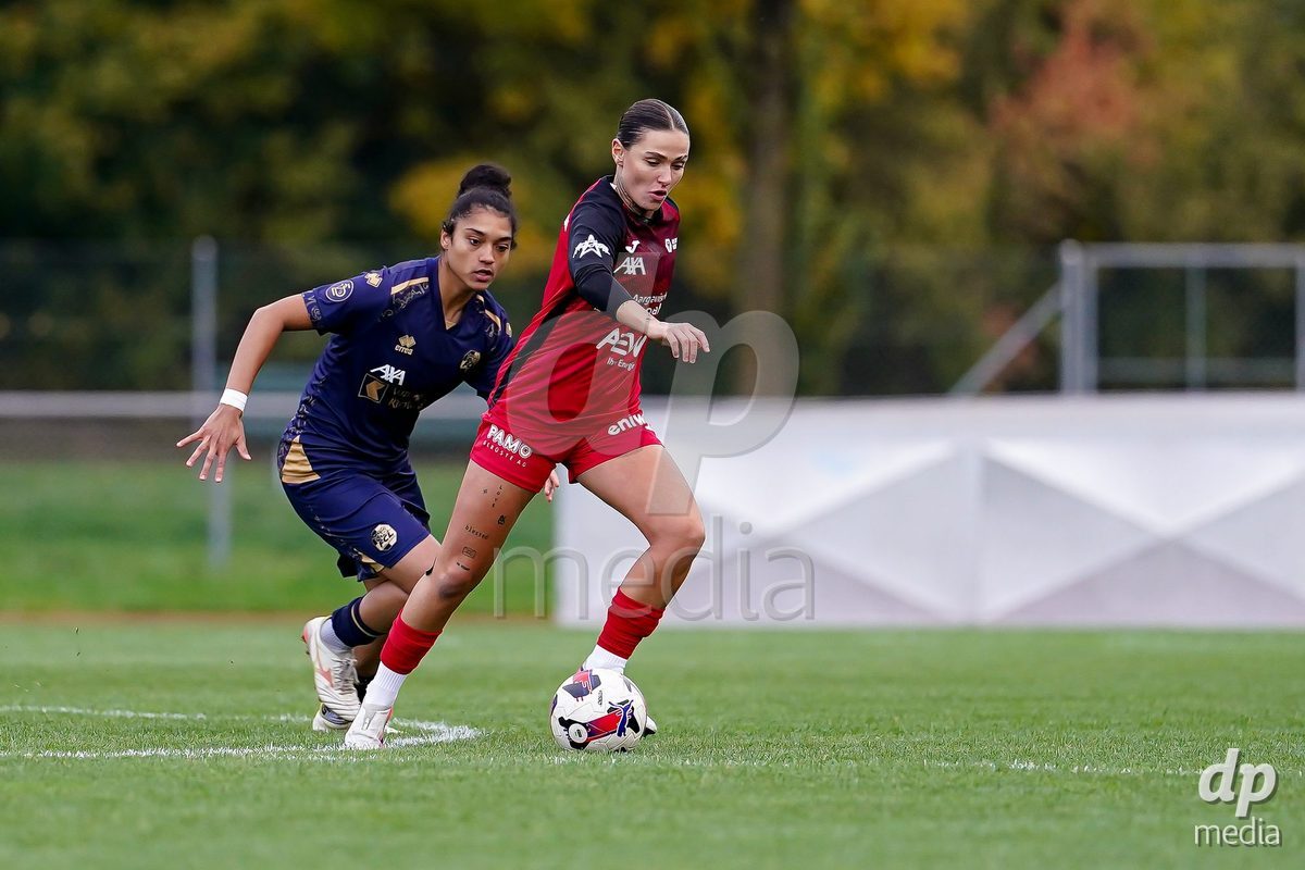 LUZERN, SWITZERLAND - OCTOBER 31: Vanesa Hoti of FC Aarau Frauen controls the ball during the AXA Women's Super League match between FC Luzern and FC Aarau Frauen at Hubelmatt on October 31, 2026 in Luzern, Switzerland.