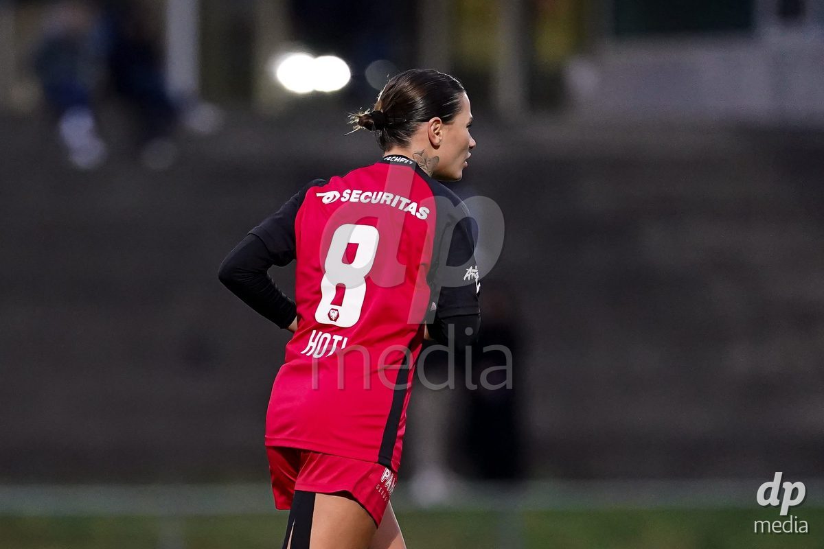 LUZERN, SWITZERLAND - OCTOBER 31: Vanesa Hoti of FC Aarau Frauen during the AXA Women's Super League match between FC Luzern and FC Aarau Frauen at Hubelmatt on October 31, 2026 in Luzern, Switzerland.