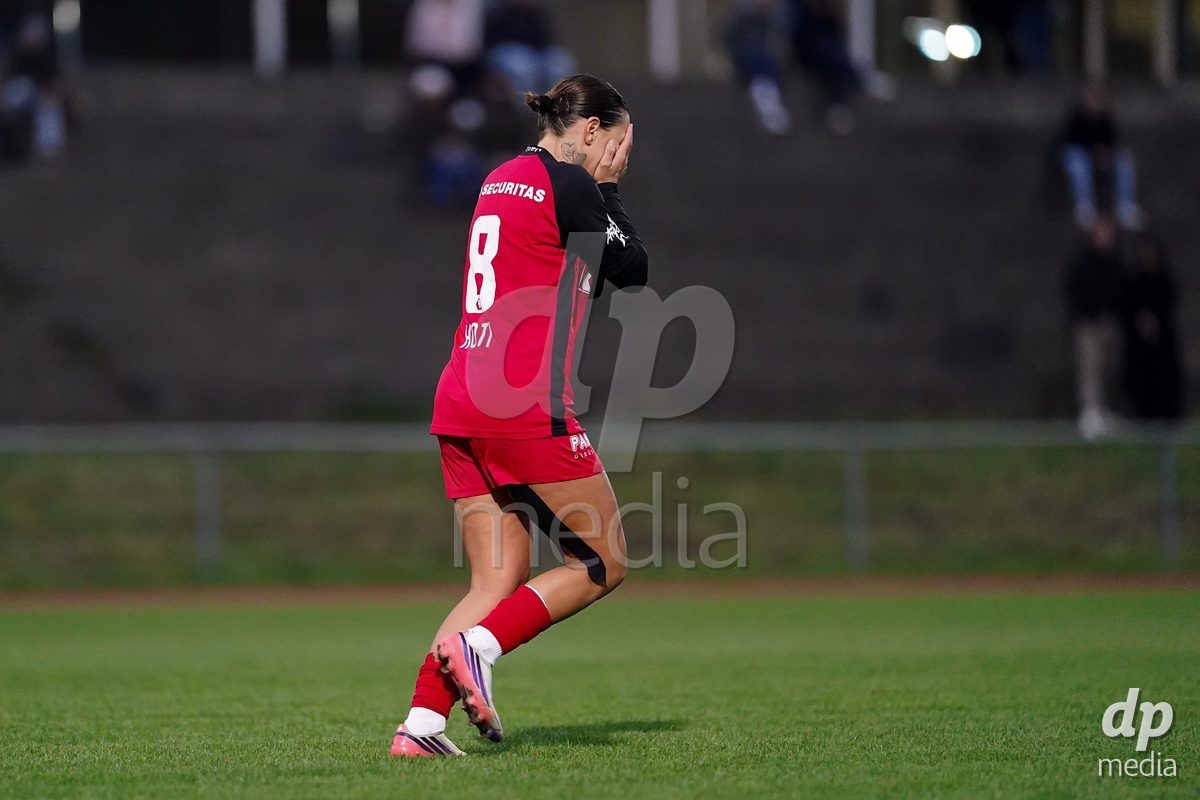 LUZERN, SWITZERLAND - OCTOBER 31: Vanesa Hoti of FC Aarau Frauen during the AXA Women's Super League match between FC Luzern and FC Aarau Frauen at Hubelmatt on October 31, 2026 in Luzern, Switzerland.