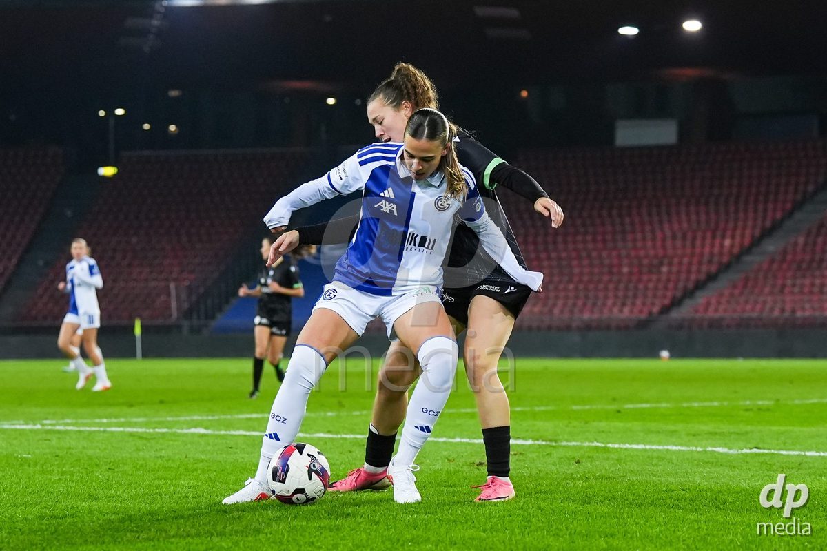 ZURICH, SWITZERLAND - OCTOBER 31: Emma Egli of GC Frauenfussball (L) and Zia Girardin of Yverdon Sport Women (R) battle for the ball (duel) during the AXA Women's Super League match between GC Frauenfussball and Yverdon Sport Women at Letzigrund on October 31, 2026 in Zurich, Switzerland. (Photo by Daniela Porcelli/DP Media)